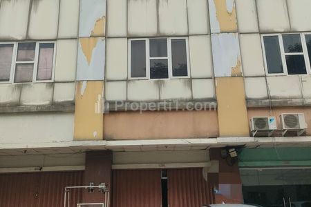 Disewakan Ruko 3 Lantai di Golden Boulevard Tangerang Selatan