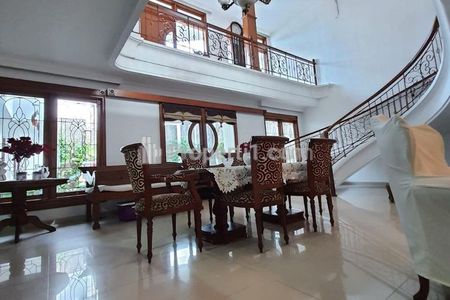 Dijual Rumah Daerah Bintaro Tangerang Selatan - 5+1 Bedroom Semi Furnished