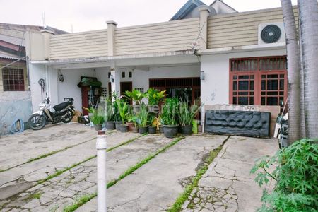 Dijual Murah Rumah Strategis Tanahnya Luas di Pondok Gede Bekasi