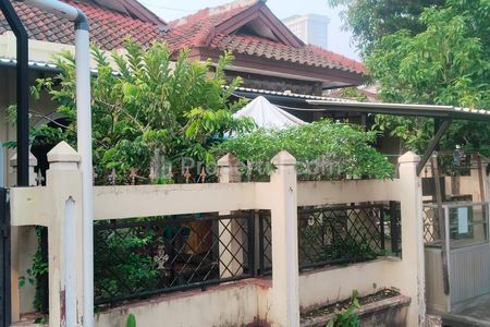 Jual Rumah Lama Area Jln Muhi, Jakarta Selatan - 200 Meter ke Jalan Raya Utama, 10 Menit ke PIM 1