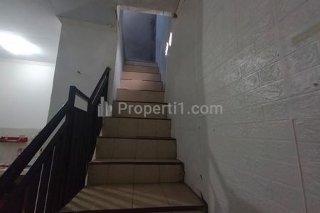 Dikontrakkan Rumah 2 Lantai Per Tahun di Kayumanis, Jakarta Timur