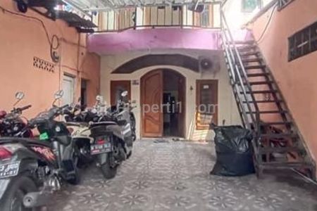 Dijual Rumah Kost 15 Kamar + 2 Kios Terisi Full Samping Jalan Raya di Pisangan Timur Jakarta Timur