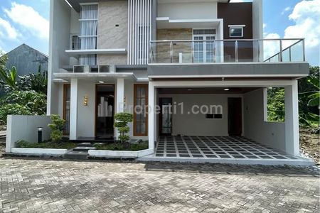 Dijual Rumah Mewah Full Furnished di Jl Kaliurang Km 9 Sleman