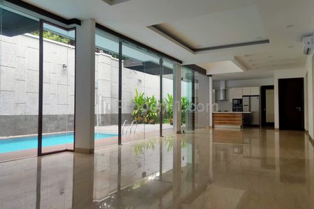 Disewakan Rumah Daerah Pejaten Barat Near Kemang Timur Area - 5 BR 5 BT Exclusive Area - Jakarta Selatan
