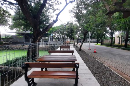 Dijual Cepat Rumah 2 Lantai Dalam Cluster Eksklusif Premier Riviera di Jakarta Timur