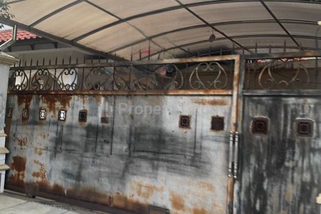 Dijual Rumah 2 Lantai di Manyar Kartika Timur, Surabaya