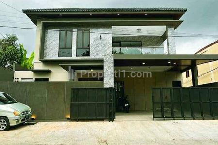 Dijual Rumah Mewah Modern 2 Lantai Semi Furnish Seputar Maguwoharjo Sleman Yogyakarta