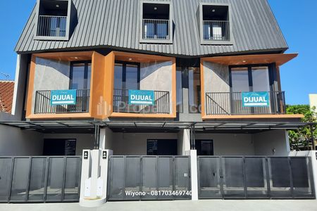 Jual Rumah Puri Mas Rungkut Surabaya Timur Model Casual dengan Private Jacuzzi Area Persis Depan Taman