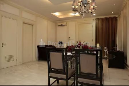Disewakan Rumah Gaya Minimalis di Kawasan Senayan, 4 BR - Jakarta Selatan