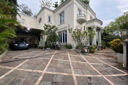 Dijual Rumah Mewah di Jalan M Kahfi, Jakarta Selatan