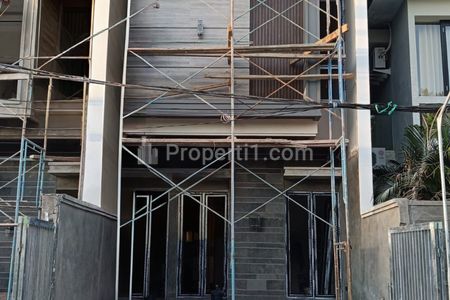 Dijual Rumah Baru Gress Manyar Jaya Surabaya Timur – Row Jalan 4 Mobil