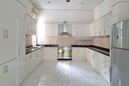 Disewakan Rumah Mewah Full Furnished Daerah Jeruk Purut Jakarta Selatan 5BR