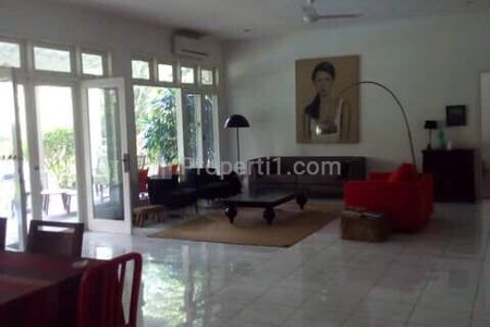 Dijual Rumah 5 BR di Area Kemang, Jakarta Selatan