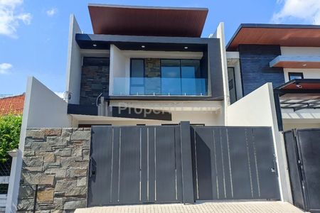 Dijual Rumah Manyar Jaya Surabaya Baru Gress Penataan Ruang Nyaman