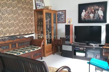 Jual Rumah 3 Lantai di Pharmindo Dekat Kebon Kopi Cimahi, Cijerah Bandung