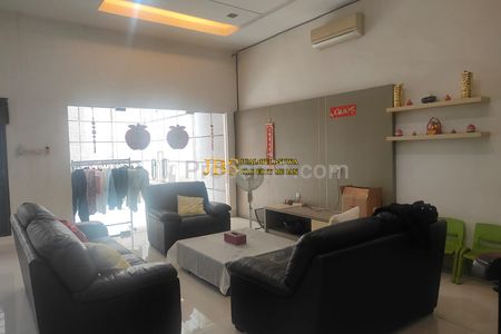 Dijual Rumah 2 Tingkat di Komplek Cemara Asri Jalan Bangau - Medan