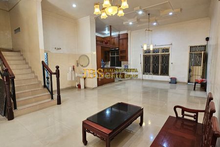 Dijual Rumah Siap Huni 2,5 Tingkat di Komplek Glugur Indah - Medan Jalan KL Yos Sudarso