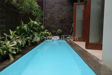 Disewakan Rumah 2 Lantai dengan 3+1 Bedroom, Unfurnished di Kebayoran Baru, Jakarta Selatan
