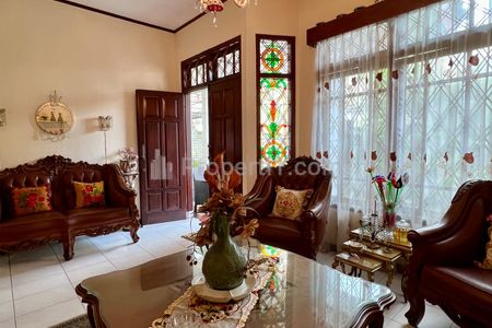 Jual Rumah di Senopati Area Kebayoran Baru, Jakarta Selatan - 5+2 Kamar Tidur SHM