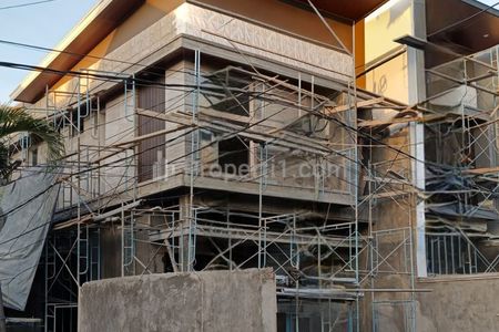 Dijual Rumah Baru Gress Manyar Jaya, Surabaya Timur, Satu-satunya Rumah Gress Under 2M dengan Row Jalan 4 Mobil