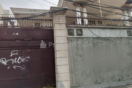 Dijual Rumah Luas Strategis di Jalan Kertajaya Indah, Surabaya
