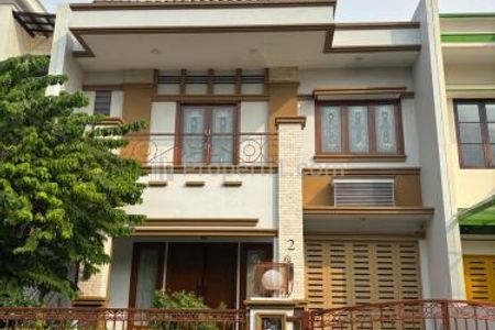 Rumah Bagus Disewakan di Green Garden Residence Jakarta Barat -  4+1 Kamar Unfurnish