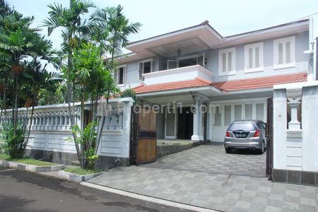 Disewakan Rumah 5 Kamar Tidur Furnished di Permata Hijau Blok D Jakarta Selatan
