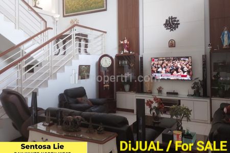 Dijual Rumah Royal Residence Richmond Semi Furnished Modern Garasi Carport 4 Mobil Dekat Citraland, Pakuwon Indah, Graha Family, Surabaya