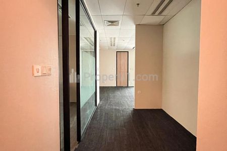 Sewa Ruang Kantor Semi Furnish Luas 2970 m2 di Sahid Sudirman Center, Tanah Abang, Jakarta Pusat
