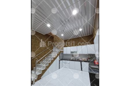 Jual Rumah 2,5 Tingkat di Komplek Cemara Asri Jalan Mangga, Medan