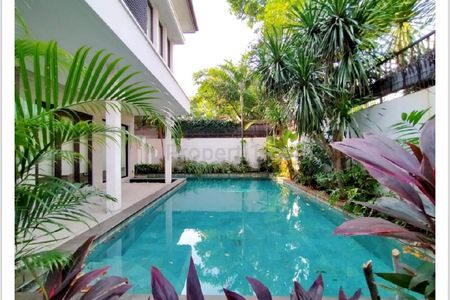 Sewa Rumah 6+2 Bedroom di Kemang, Jakarta Selatan