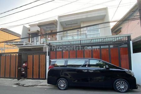 Jual Rumah Desain Modern Classic dengan Luas Tanah 100 m2 Lebih Harga 3 M di Jagakarsa Jakarta Selatan