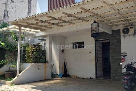 Dijual Rumah Hook 2 Lantai di Ciputat Timur, Tangerang Selatan
