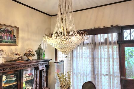 Dijual Rumah Luas & Siap Huni Area Kebayoran Baru, Jakarta Selatan 5+1 BR