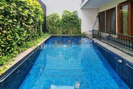 Sewa Rumah di Pondok Indah, Jakarta Selatan - 3 Kamar Tidur ada Kolam Renang
