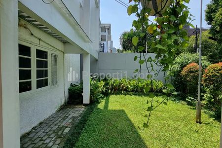 Sewa Rumah di Pondok Indah, Jakarta Selatan - 4 Kamar Tidur Furnished
