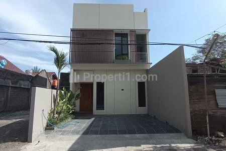 Dijual Rumah Baru 2 Lantai Modern Minimalis Seputar Stadion Maguwoharjo Yogyakarta