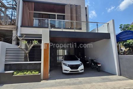 Jual Rumah Baru 2 Lantai Modern Kolam Renang di Jl. Palagan Km 1 Yogyakarta Dekat UGM, Al Azhar
