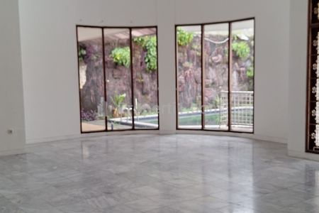 Disewakan Rumah dengan Fasilitas Kolam Renang Pribadi, 5+1 BR - Area Cipete, Jakarta Selatan