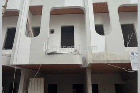 Dijual Rumah 3 Lantai dengan Rooftop Dekat Stasiun Matraman, Salemba Cempaka Putih, Toll Rawamangun, UNJ, BPKP - Jakarta Timur
