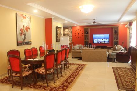 Dijual Rumah 2 Lantai 4+1 BR, Semi Furnished dengan Swimming Pool - Area Cipete, Jakarta Selatan