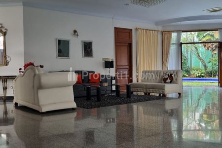Disewakan Rumah di Area Mampang Prapatan Jakarta Selatan - 5 BR Full Furnished