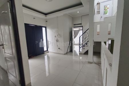 Dijual Rumah Minimalis Dalam Komplek di Ciputat Timur Tangsel Type 4+1 BR