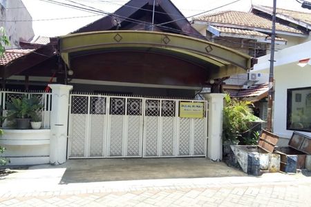 Jual Rumah Luas Strategis SHM di Jalan Barata Jaya Surabaya