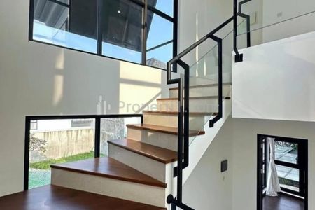 Dijual Rumah Mewah Area Jeruk Purut, Jakarta Selatan dengan 3 Kamar Tidur dan Kolam Renang Pribadi