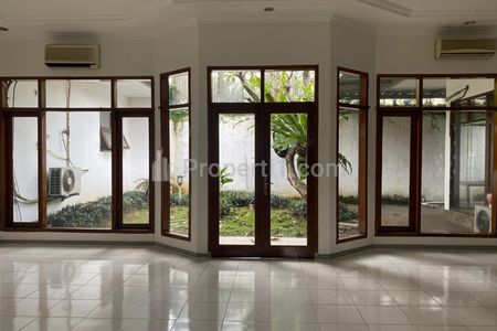 Disewakan Rumah Area Jeruk Purut Jakarta Selatan dengan 4 Kamar Tidur LT 750 sqm
