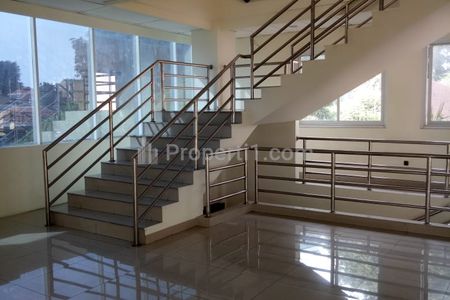 Jual Cepat Nego Gedung 6 Lantai SHM Luas 800 m2 Bangunan 2500 m2, Parkir Muat 32 Mobil di Menteng, Jakarta Pusat