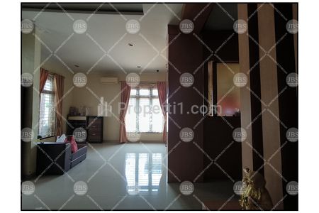 Jual Rumah Hook 2 Tingkat di Komplek Cemara Hijau Jalan Metal