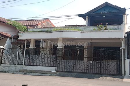 Jual Rumah dengan Paviliun Siap Huni 3 Kamar Tidur 2 Kamar Mandi dan Garasi Interior Eksterior Bersih Terawat di Arcamanik Bandung