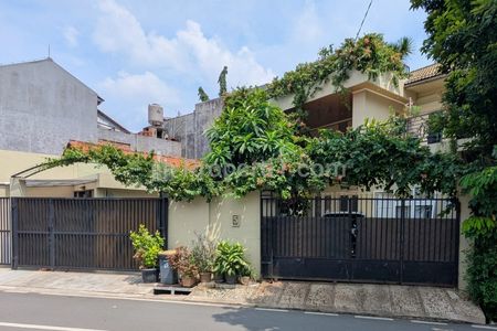 Jual Cepat Rumah Bagus Siap Huni 5 BR Luas 226 m2 Bangunan 200 m2 Furnish di Bambu Apus, Cipayung, Jakarta Timur